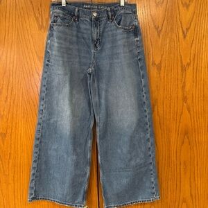 American Eagle Low-Rise Ultra Wide Leg Denim Women's Size 8 Regular Blue Strigid